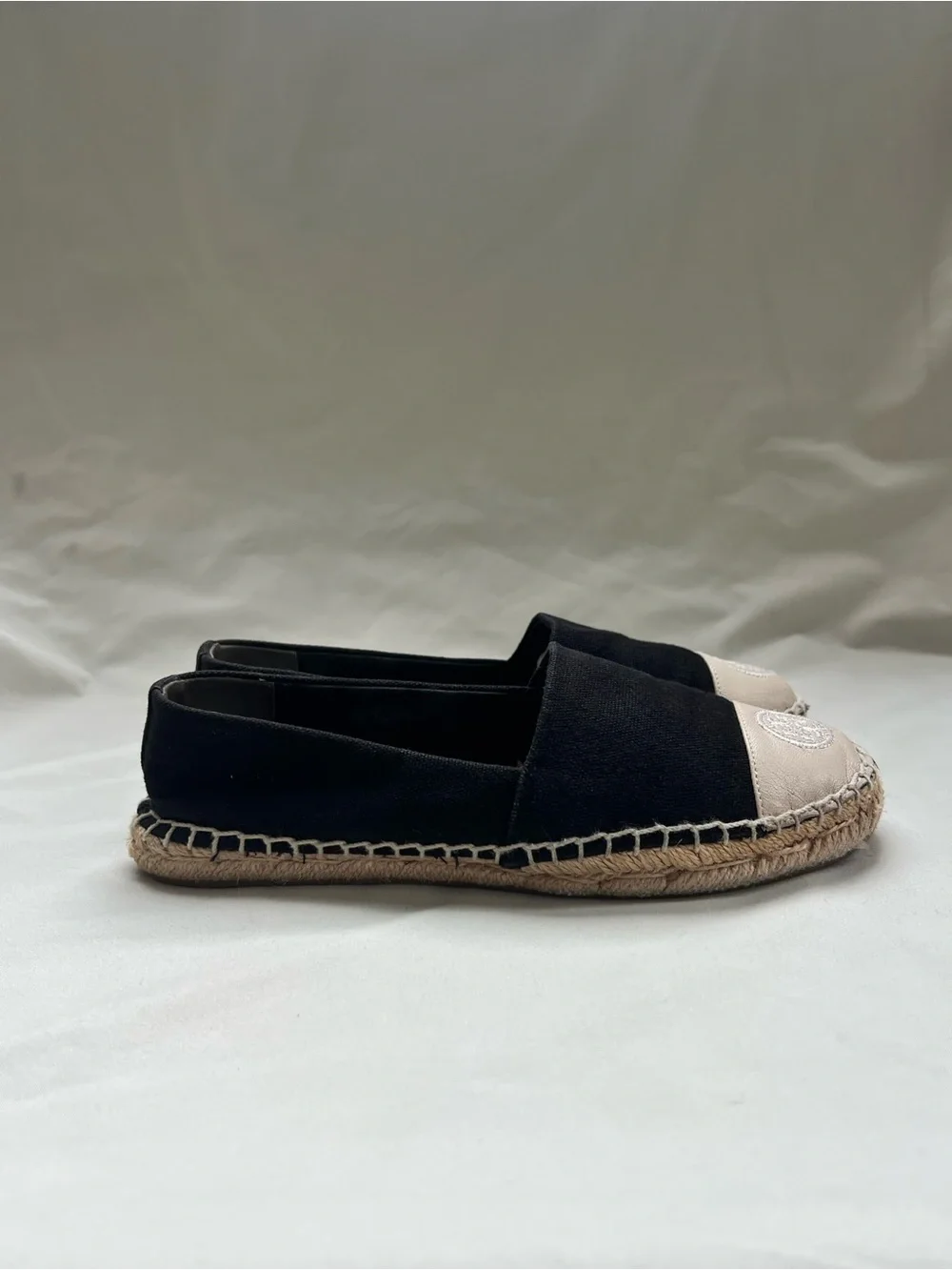Tory Burch 5.5 6 Black Canvas Leather Logo Cap Toe Espadrille Flats Luxe Travel